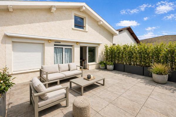 Charmante Maison de ville avec terrasse et garage. Oyonnax (01100)
