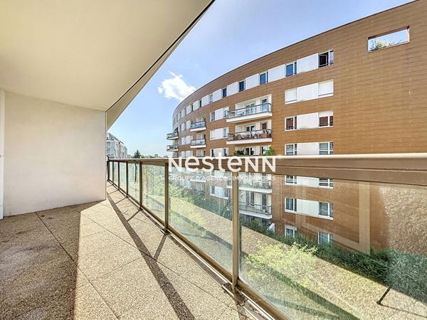 ISSY LES MOULINEAUX - FORT D'ISSY - Vente appartement 3 pièces de 67,60 m² avec un balcon de 10,80 m²