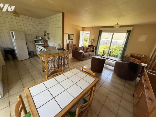 Ensemble de deux maisons de plain-pied proche centre bourg de Barneville