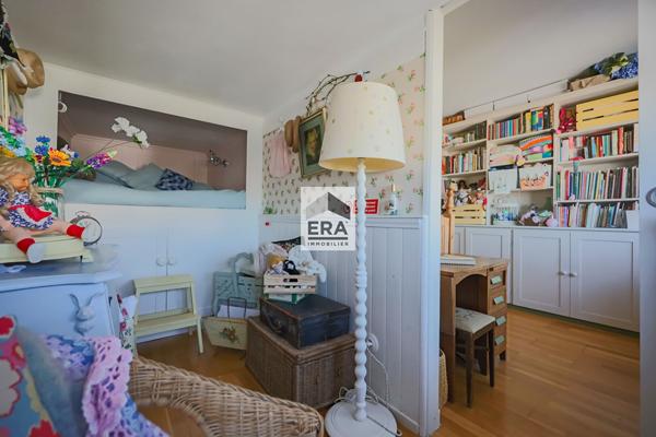 Appartement Paris 4 pièce(s) 109.87  m²