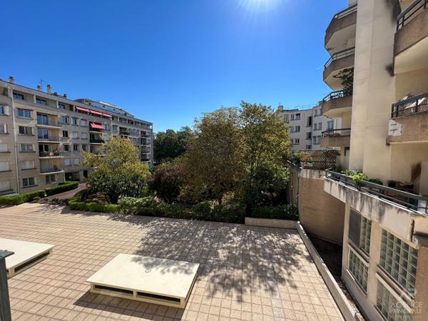 Appartement Rueil-Malmaison 3 pièce(s) 72 m2 Loyer 1 608 €/mois charges comprises **  - Référence  19972