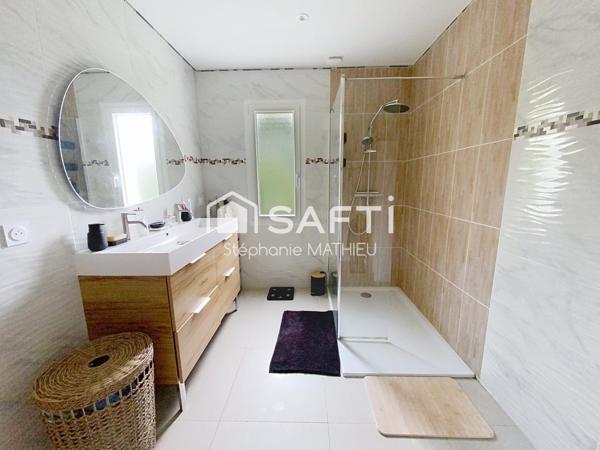 Maison avec hangar attenant