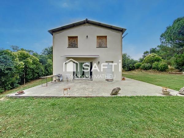 Maison avec hangar attenant