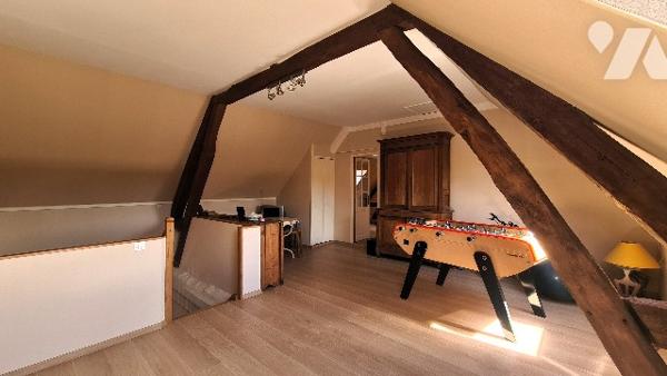 Maison de ville 9 pcs, 5 ch double portail.