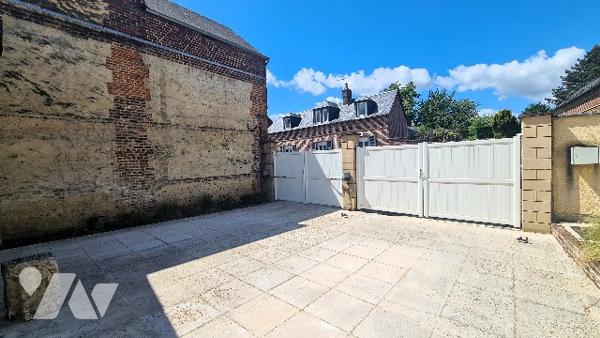 Maison de ville 9 pcs, 5 ch double portail.