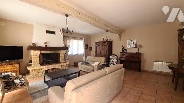 Maison de ville 9 pcs, 5 ch double portail.