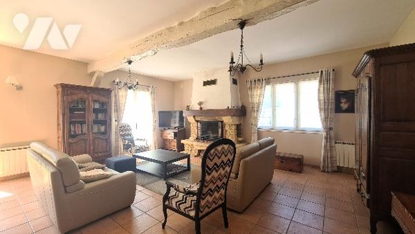 Maison de ville 9 pcs, 5 ch double portail.