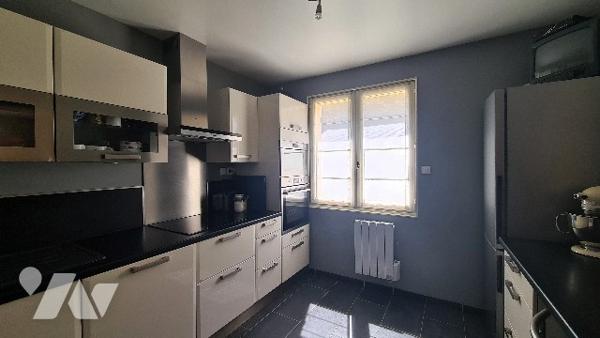 Maison de ville 9 pcs, 5 ch double portail.