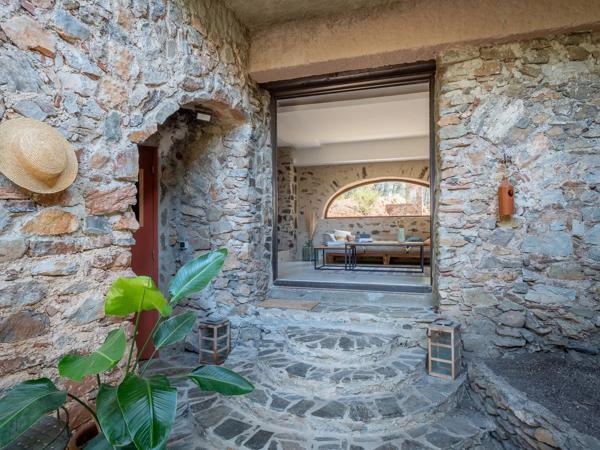 AUTHENTIQUE MAS AVEC GITE EN PLEINE NATURE SUR 1.9 HECTARES, ESPIRA DE L'AGLY