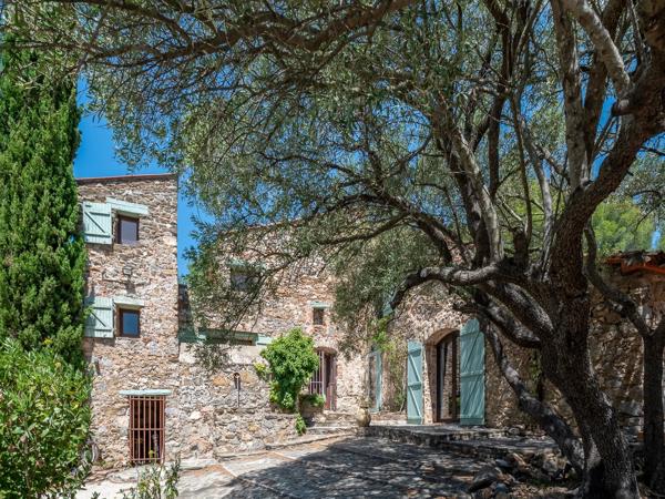 AUTHENTIQUE MAS AVEC GITE EN PLEINE NATURE SUR 1.9 HECTARES, ESPIRA DE L'AGLY