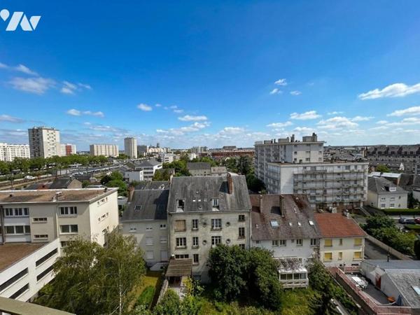 ORLEANS-COLIGNY . Appartement deux pièces a rénover - Ravalement voté et payé