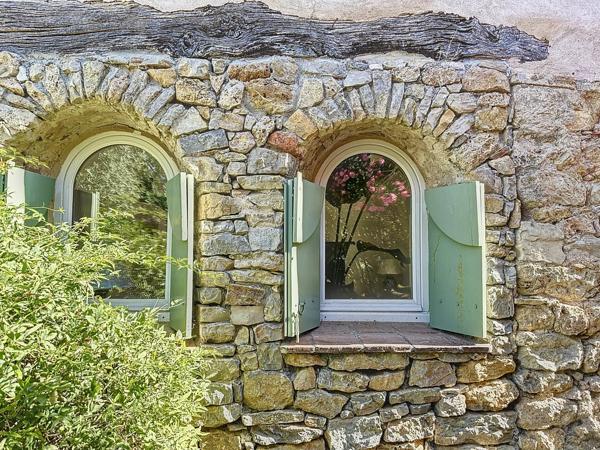 Exceptionnelle Bastide en pierres proche de Lorgues