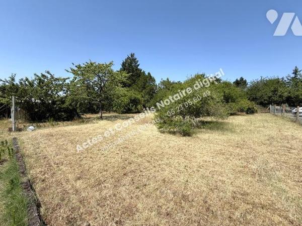 Maison familiale de 167 m² (8 pièces) 
Construite en 1978 secteur La Rochelle à Chinon.
Au ca...