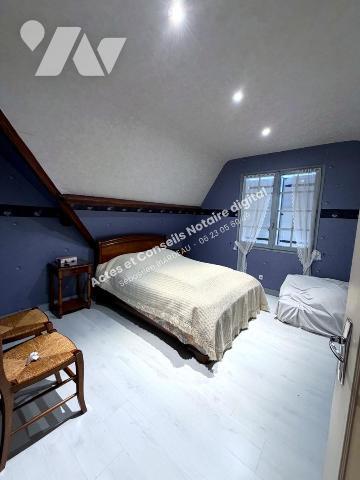 Maison familiale de 167 m² (8 pièces) 
Construite en 1978 secteur La Rochelle à Chinon.
Au ca...