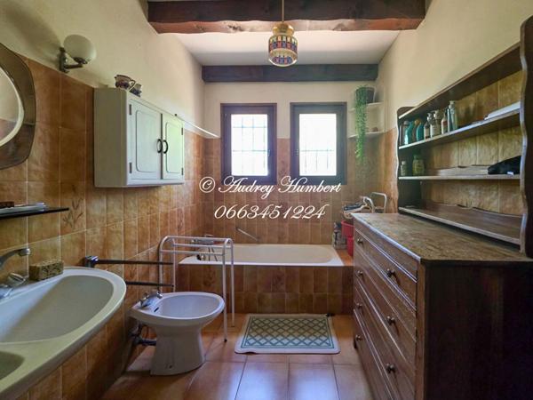 EXCLUSIVITE,  ALLEMAGNE en PROVENCE,  proche RIEZ, PROPRIETE au calme absolu composée d'une habitation de 150 m² + maisonnette sur 15 HA avec vue fabuleuse