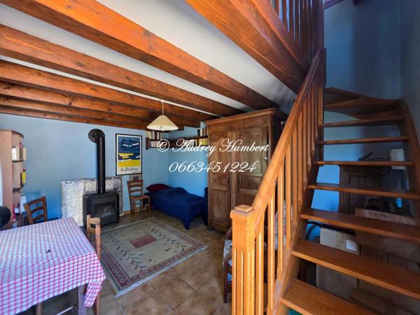 EXCLUSIVITE,  ALLEMAGNE en PROVENCE,  proche RIEZ, PROPRIETE au calme absolu composée d'une habitation de 150 m² + maisonnette sur 15 HA avec vue fabuleuse