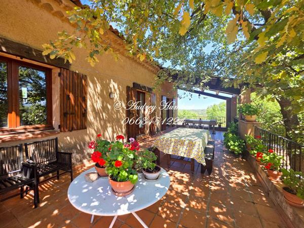 EXCLUSIVITE,  ALLEMAGNE en PROVENCE,  proche RIEZ, PROPRIETE au calme absolu composée d'une habitation de 150 m² + maisonnette sur 15 HA avec vue fabuleuse