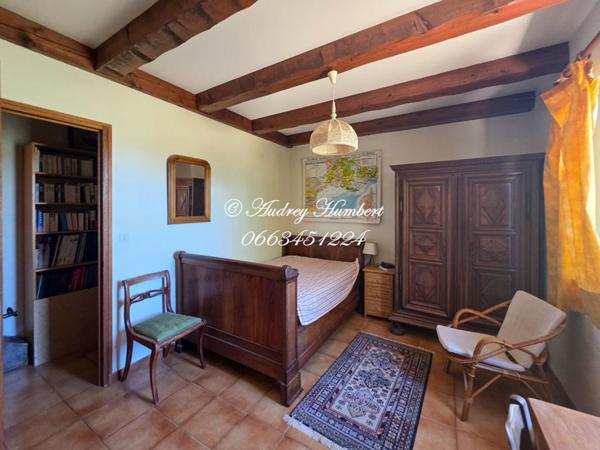 EXCLUSIVITE,  ALLEMAGNE en PROVENCE,  proche RIEZ, PROPRIETE au calme absolu composée d'une habitation de 150 m² + maisonnette sur 15 HA avec vue fabuleuse