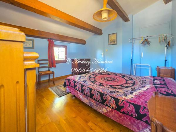 EXCLUSIVITE,  ALLEMAGNE en PROVENCE,  proche RIEZ, PROPRIETE au calme absolu composée d'une habitation de 150 m² + maisonnette sur 15 HA avec vue fabuleuse