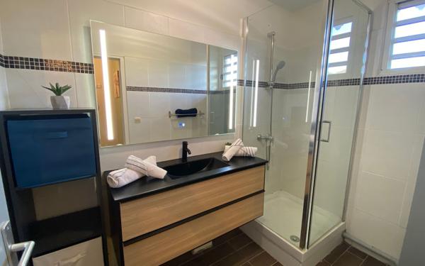 Appartement à vendre    3 pièces • 61 m2 Les Trois-Îlets