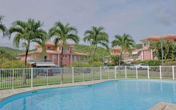 Appartement à vendre    3 pièces • 61 m2 Les Trois-Îlets