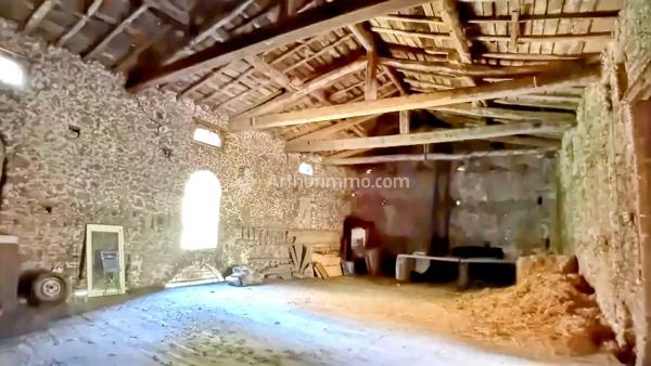 Vente                                                      Ferme
                        
                     6 pièces                      80 m2                     à Aiguefonde