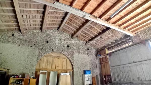 Vente                                                      Ferme
                        
                     6 pièces                      80 m2                     à Aiguefonde