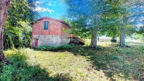 Vente                                                      Ferme
                        
                     6 pièces                      80 m2                     à Aiguefonde