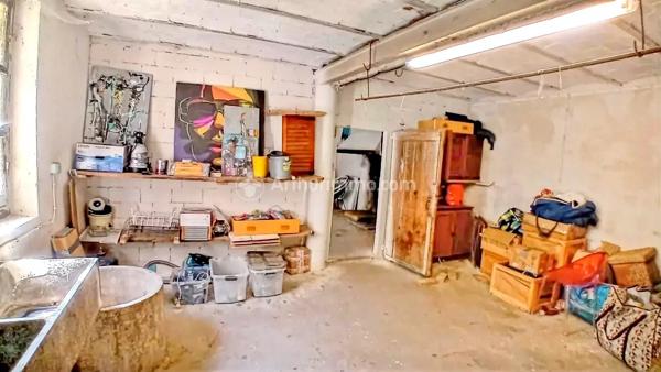 Vente                                                      Ferme
                        
                     6 pièces                      80 m2                     à Aiguefonde