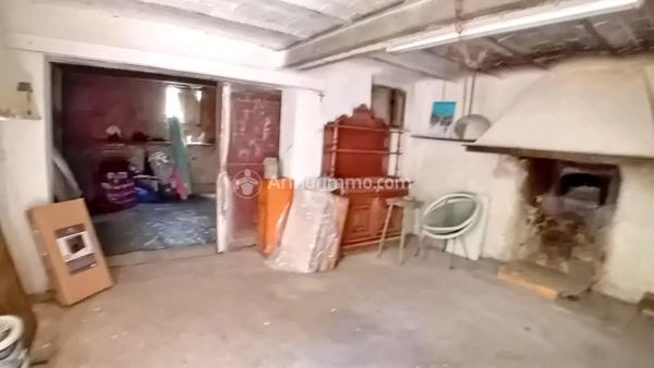 Vente                                                      Ferme
                        
                     6 pièces                      80 m2                     à Aiguefonde