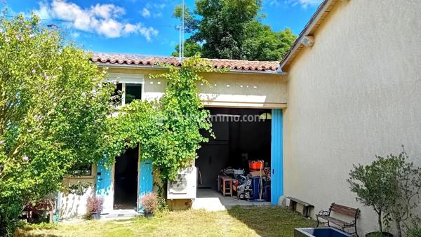 Vente                                                      Ferme
                        
                     6 pièces                      80 m2                     à Aiguefonde