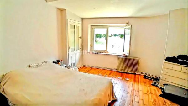 Vente                                                      Ferme
                        
                     6 pièces                      80 m2                     à Aiguefonde