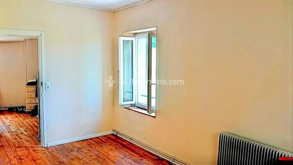 Vente                                                      Ferme
                        
                     6 pièces                      80 m2                     à Aiguefonde