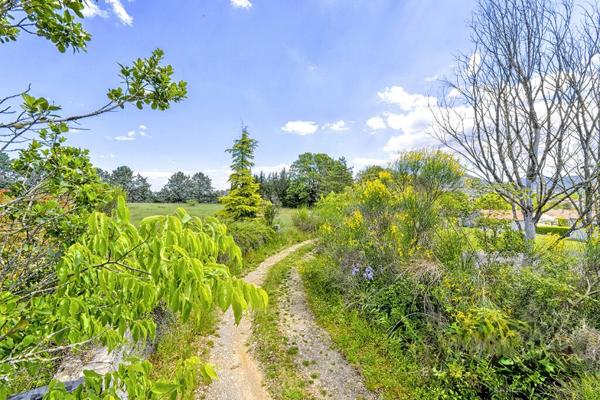 Magnifique terrain constructible 4700 m2 avec vue
