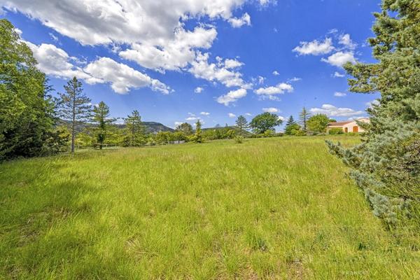 Magnifique terrain constructible 4700 m2 avec vue