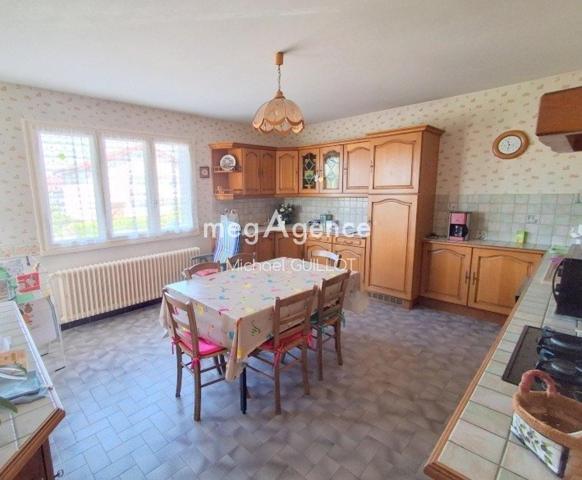 Maison à Péronnas, 01960 - 6 pièces 159m²