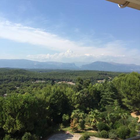 MOUGINS LE HAUT A LOUER 2 PIECES VIDE