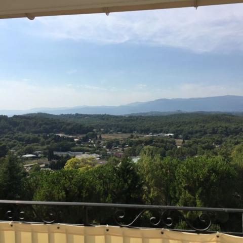 MOUGINS LE HAUT A LOUER 2 PIECES VIDE