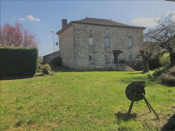 Maison à vendre |  Châlus |  7 pièces | 205 m²
