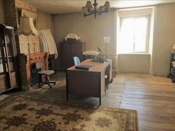 Maison à vendre |  Châlus |  7 pièces | 205 m²