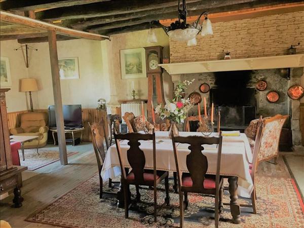 Maison à vendre |  Châlus |  7 pièces | 205 m²