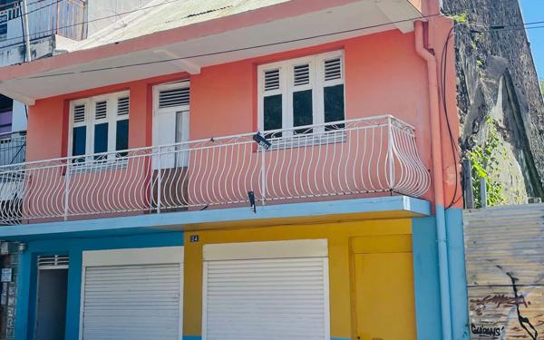 Maison à vendre    3 pièces •    Basse-Terre