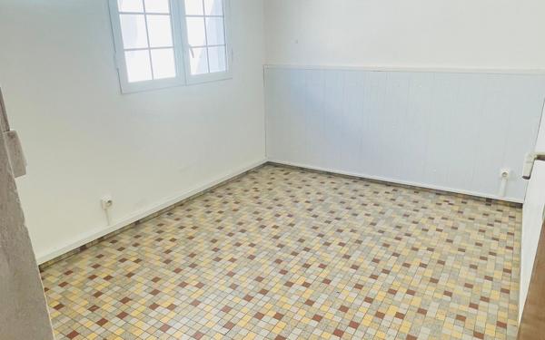 Maison à vendre    3 pièces •    Basse-Terre