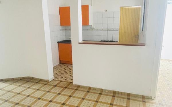 Maison à vendre    3 pièces •    Basse-Terre