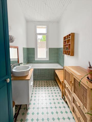 Nîmes (30000) Maison de ville avec jardin et bassin