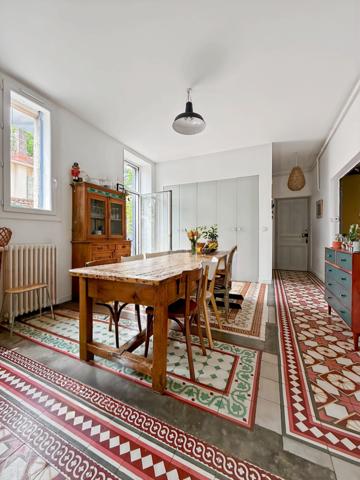 Nîmes (30000) Maison de ville avec jardin et bassin