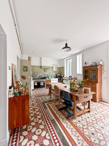 Nîmes (30000) Maison de ville avec jardin et bassin