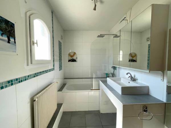 Maison à vendre    6 pièces • 150 m2    Mérignac