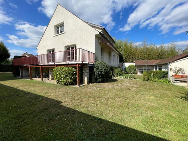 Maison individuelle 8 pièces 250 m² sur sous-sol total à Lésigny