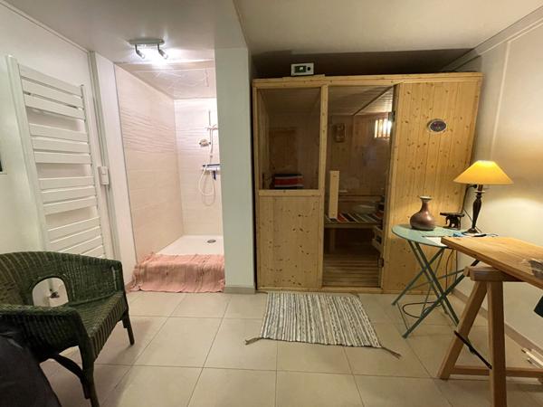 Maison individuelle 8 pièces 250 m² sur sous-sol total à Lésigny